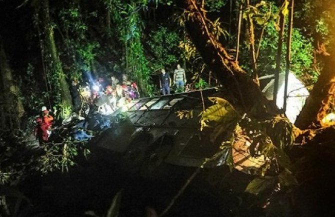 Survao se autobus, 42 osobe mrtve