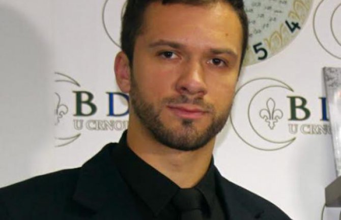 Hodžić: Vandali su na tek renoviranoj fasadi bacili fekalije na džamiju u Sutivanu