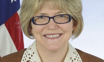 Ambasadorka SAD-a zaigrala  tradicionalno crnogorsko kolo (Video)