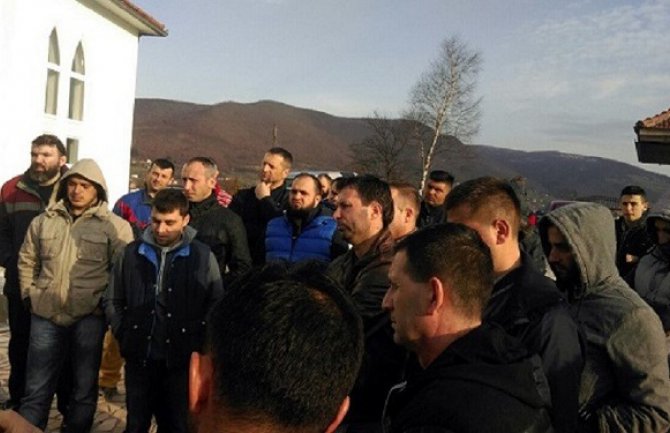 Muslimanima zabranjen  put do džamije?