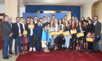 Diplome za polaznike Škole ljudskih prava