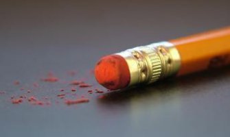 Žena 30 godina živjela sa gumicom za brisanje u nosu 