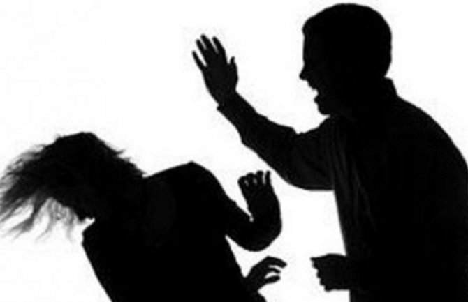 Junački: Cijela porodica nasrnula na snahu