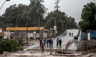 U poplavama 17 mrtvih, 20 nestalih