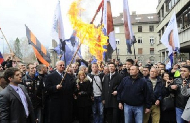 Pokrenut krivični postupak protiv Šešelja