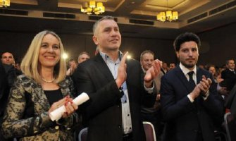 Vlada u sjenci: Rakčević premijer, Abazoviću vanjski poslovi