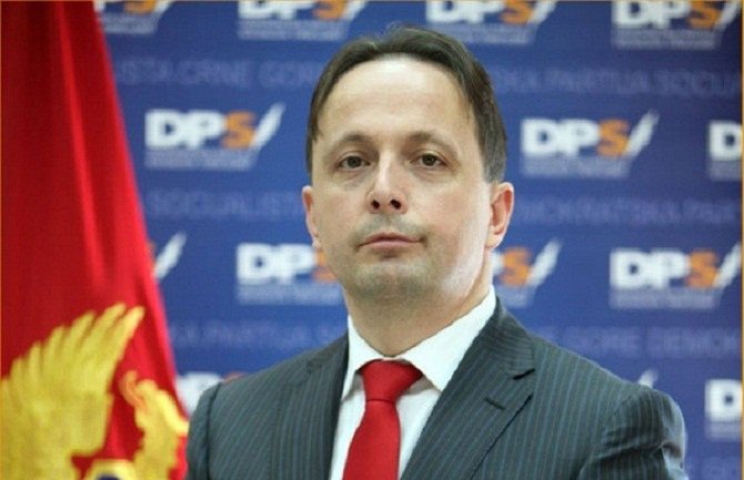 Velikodržavni projekti  postoje jedino u glavama Nebojše Medojevića i Koča Danaja 