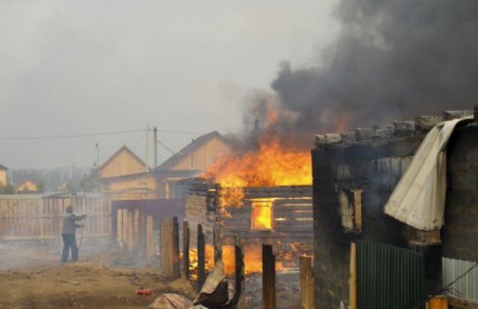 Sibir: 26 osoba poginulo, skoro 1.000 povrijeđeno u ogromnom požaru 