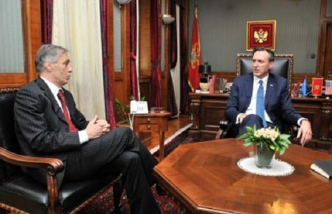 Krivokapić dao kancelarije Demosu