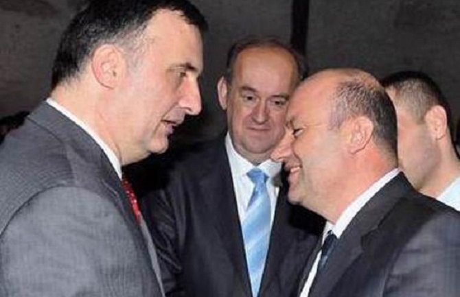 Uprkos problemima, vlast SNP-a i BS-a u Plavu funkcioniše