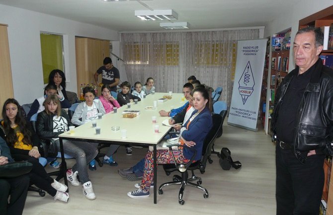 Učenici iz BP gosti radio kluba Podgorica