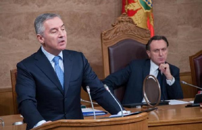 Svako normalan se raduje porukama iz Brisela