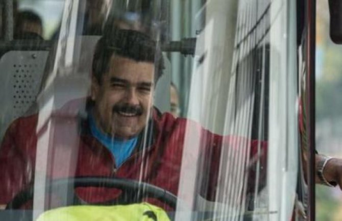 Pogodila predsjednika Venecuele mangom i dobila novi stan 