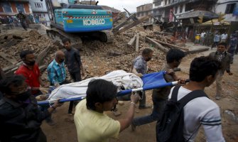 Nepal: Blizu 2.000 ljudi poginulo u zemljotresu 