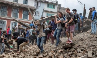 Nepal: Iz ruševina pet dana posle zemljotresa izvučena živa žena