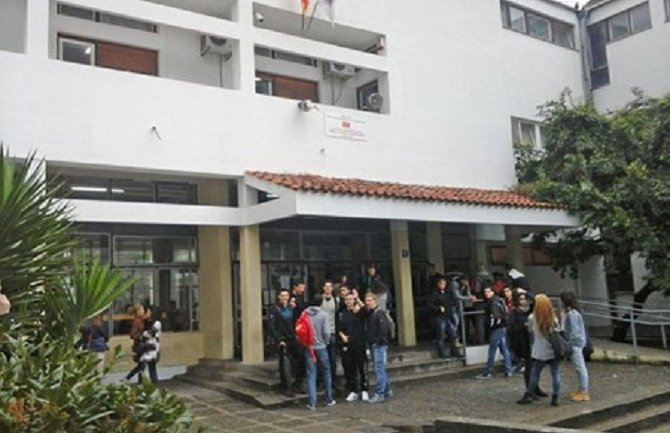 Herceg Novi: Sezonski bi da radi 350 srednjoškolaca