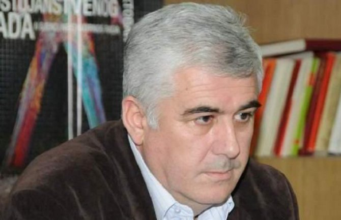 Prisutna je kriza rada , kao i kriza morala