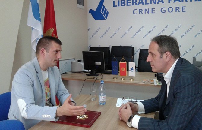 Država zanemarila Dan nezavisnosti