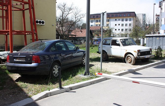  Služba komunalne policije da se lati posla(FOTO)
