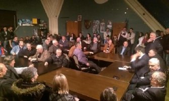 Krenuti u terensku kampanju za organizovanje protesta