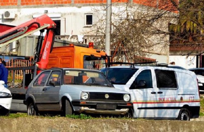 Uhapšen Baranin koji je u autu skrivao kalašnjikov