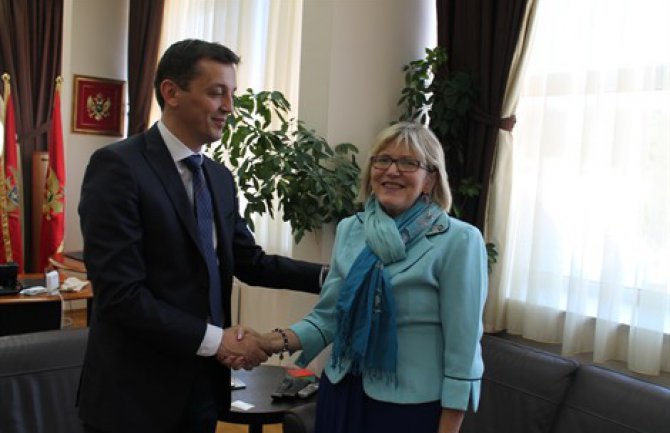 Formiraju odjeljenja sa nastavom na engleskom jeziku?