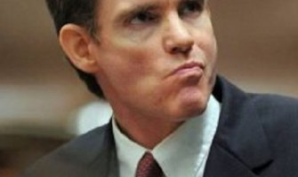 Bacio ćerku sa litice jer nije želio da plaća alimentaciju