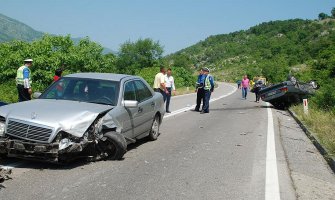 U saobraćajnoj nesreći kod Bogetića lakše povrijeđena jedna osoba