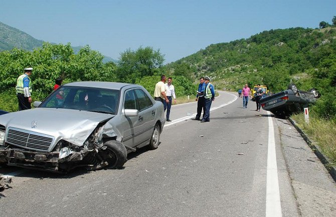 U saobraćajnoj nesreći kod Bogetića lakše povrijeđena jedna osoba