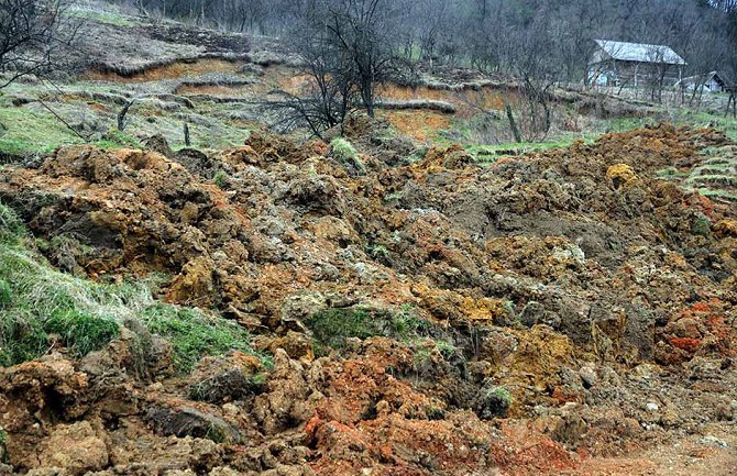 Klizišta odnijela 33 života