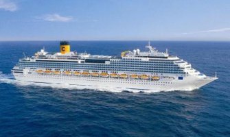 Brod zaglavljen na grebenu više od šest sati