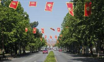 Podgorica ukrašena crnogorskim zastavama(FOTO)