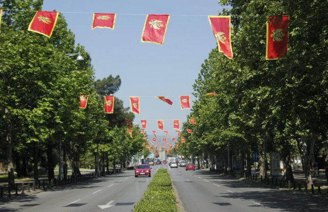 Podgorica ukrašena crnogorskim zastavama(FOTO)