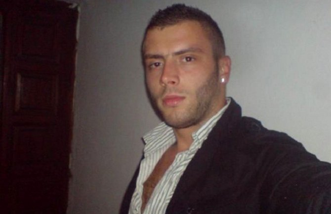 Optuženi za ubistvo sina tvrdi da se dijete zagrcnulo