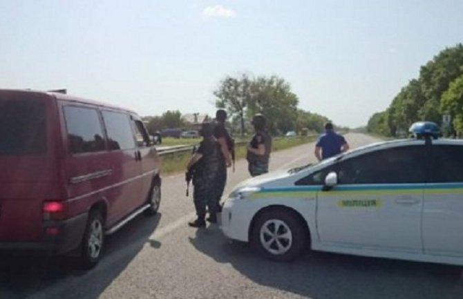 Ubica drži dvoje talaca na benzinskoj pumpi u Ukrajini