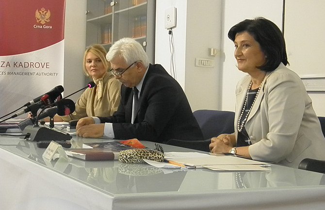 Tahirović: Službenici da više znaju o NATO integracijama