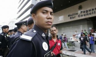 Malezijski policajci osumjičeni za saradnju sa krijumčarima ljudi