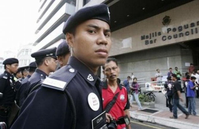 Malezijski policajci osumjičeni za saradnju sa krijumčarima ljudi