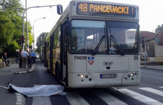 Starijeg muškarca pregazio autobus