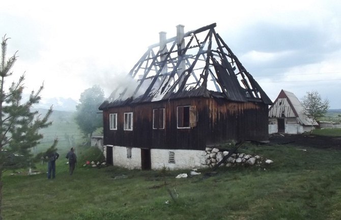 Gorjela kuća na Žabljaku