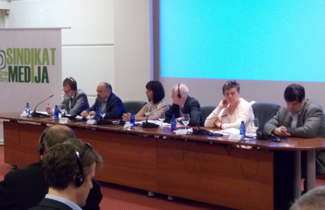 Camović: Lakše je pričati o demokratiji nego praktikovati je