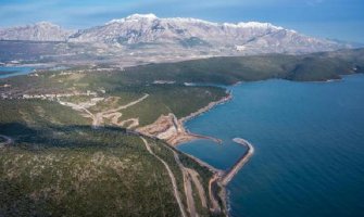 Netačni navodi o korupciji i plaćanju naknada političarima i javnim ličnostima