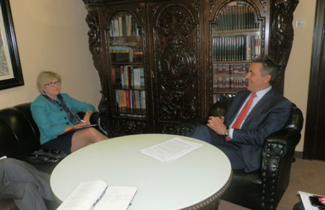 Snaženje saradnje sa SAD-om