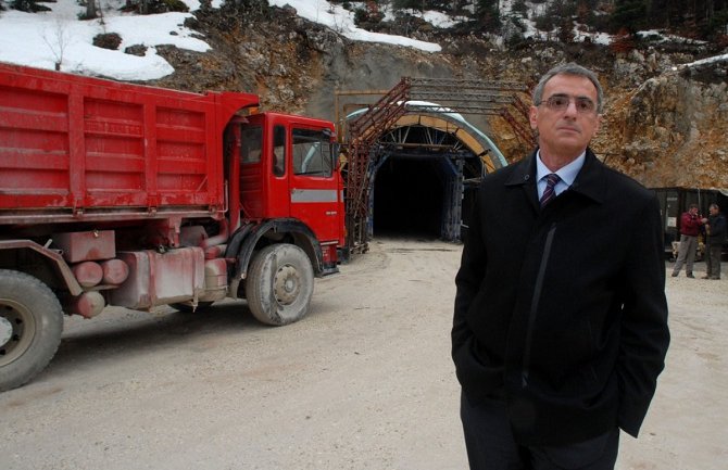 Lompar podnio ostavku 