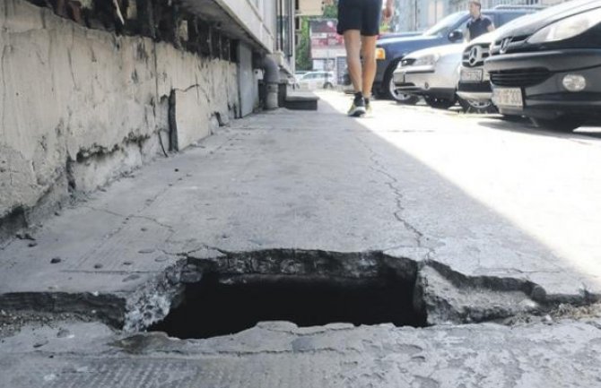 Četvorogodišnja djevojčica upala u rupu u centru Podgorice