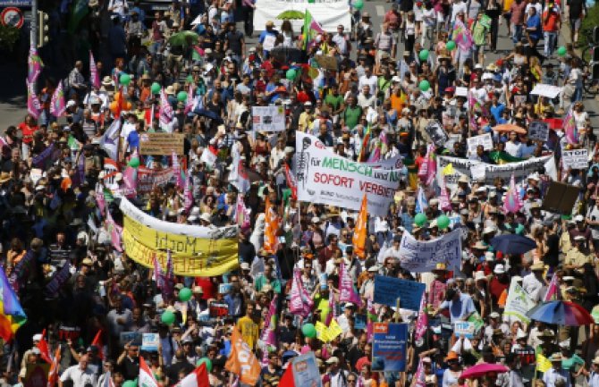  Nekoliko hiljada osoba na protestima protiv Samita G7