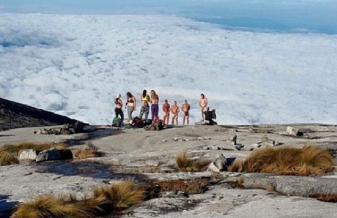 Uhapšeni turisti zato što su se goli slikali na planini!