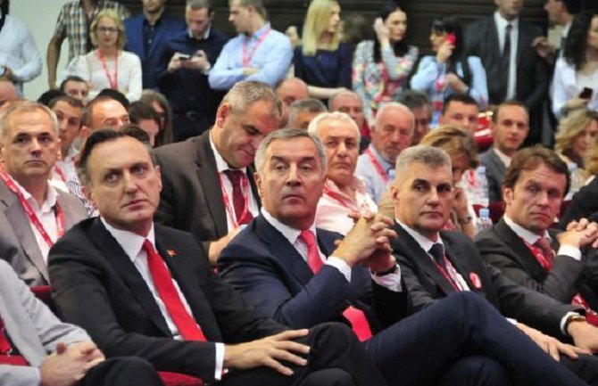 Funkcioneri DPS-a kupovali glasove za Ivana Brajovića