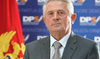  Biće potrebno mnogo seruma istine za ovu količinu laži