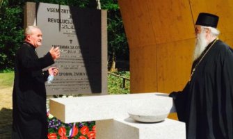 Mitropolit Amfilohije se pomolio na spomen obilježju